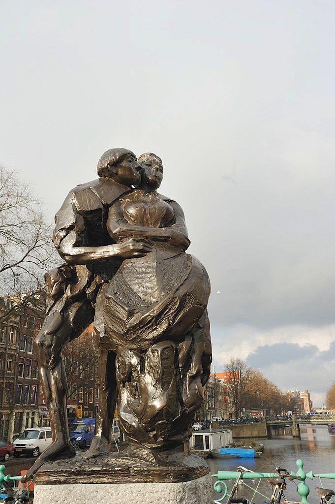 Monument voor Bredero - Geldersekade - Amsterdam