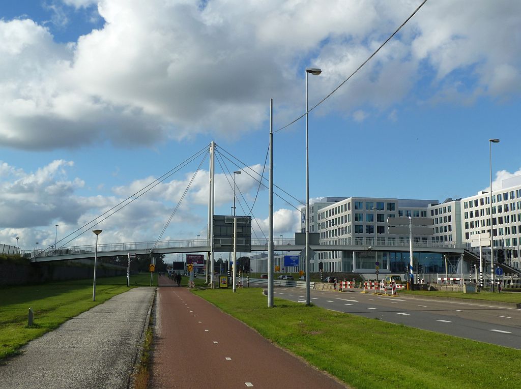 Loopbrug naar P2 en MediArena - endemol - Amsterdam