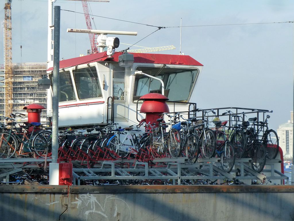 Drijvende fietsenstalling IJ-zijde - Amsterdam