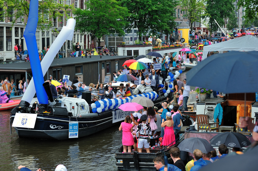 Canal Parade 2012 - Deelnemer Ministerie van OCW - Amsterdam